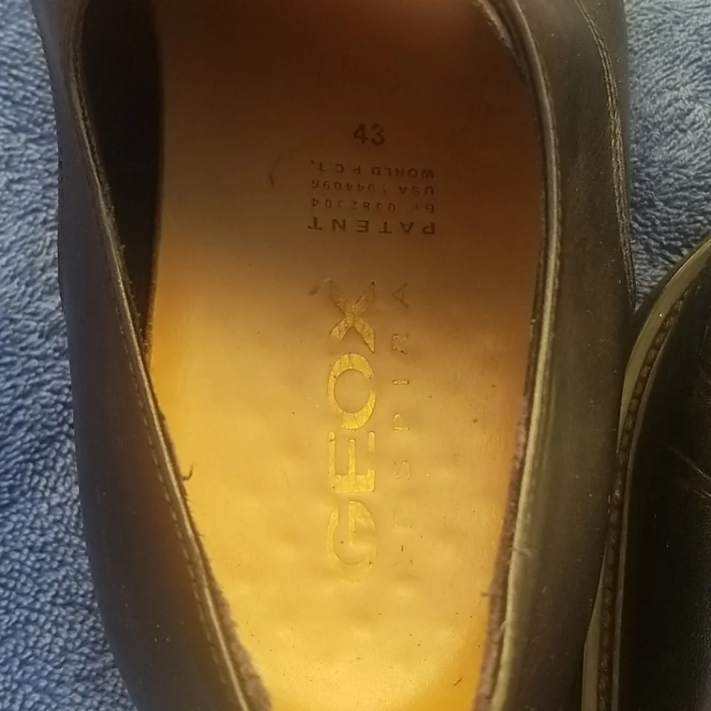 Geox- size 10 mens black shoes - Picture 3 of 4